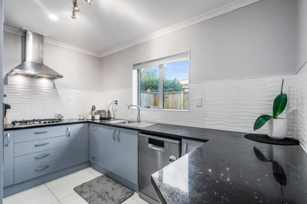 Airport & City At Your Doorstep! The Central Charm Auckland Exterior foto